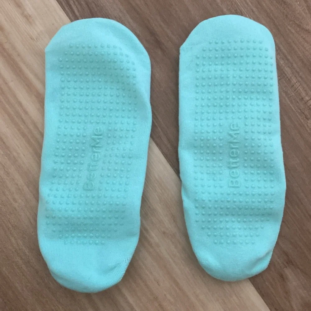 NWT Better Me Pilates Grip Socks‎ in subtle mint